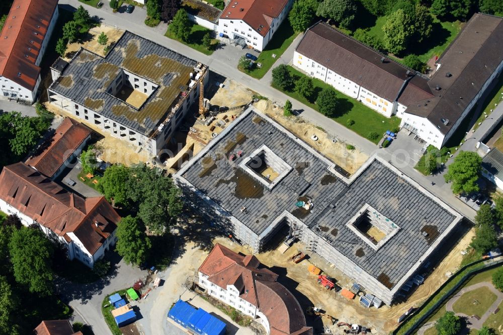 Mainkofen from the bird's eye view: Construction site of the new buildings of the retirement home - retirement Pflegeheim Mainkofen in Mainkofen in the state Bavaria, Germany