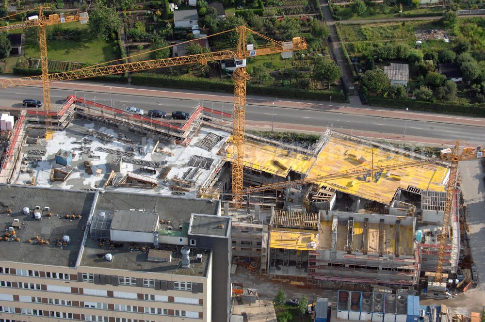 Magdeburg from above - Blick auf die Baustelle vom Neubau am Leibniz-Institut für Neurobiologie im Stadtteil Alte-Neustadt. Nach der Fertigstellung des Neubaus erfolgt der Abriss des Bestandsgebäudes. Kontakt: Leibniz-Institut für Neurobiologie (IfN) Stiftung des Öffentlichen Rechts, Brenneckestraße 6, 39118 Magdeburg, Tel. +49(0)391 6263219, Fax +49(0)391 616160, email: WO@ifn-magdeburg.de; Planungsgemainschaft: pbr Planungsbüro Rohling AG und Assmann Beraten + Planen GmbH, Ansprechpartner: Herr Jörg Rasehorn, rasehorn.joerg@pbr.de