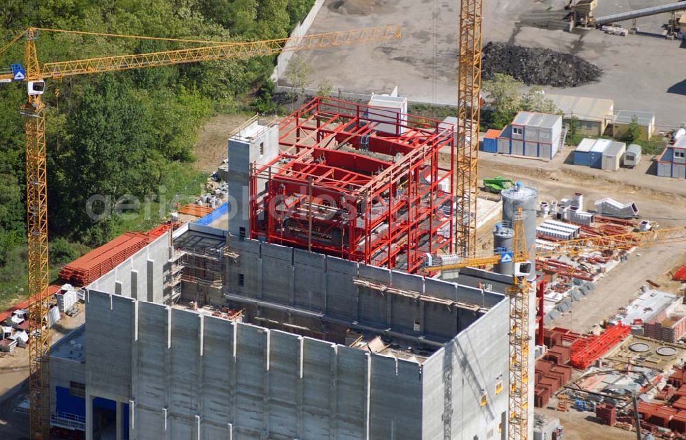 Rüdersdorf from the bird's eye view: Blick auf die Errichtung einer Anlage zur Verwertung oder Beseitigung fester Abfälle durch Verbrennung der Vattenfall Europe Waste-to-Energy GmbH. Aus vorbehandelten Abfällen soll damit für das benachbarte Zementwerk Strom erzeugt werden. Kontakt: Vattenfall Europe AG - Tel.: 030 8182-22 - Fax: 030 5150-4050 - Geschäftsführung Vattenfall Europe Waste-to-Energy: Georg Hellenschmidt und Dr. Frank May