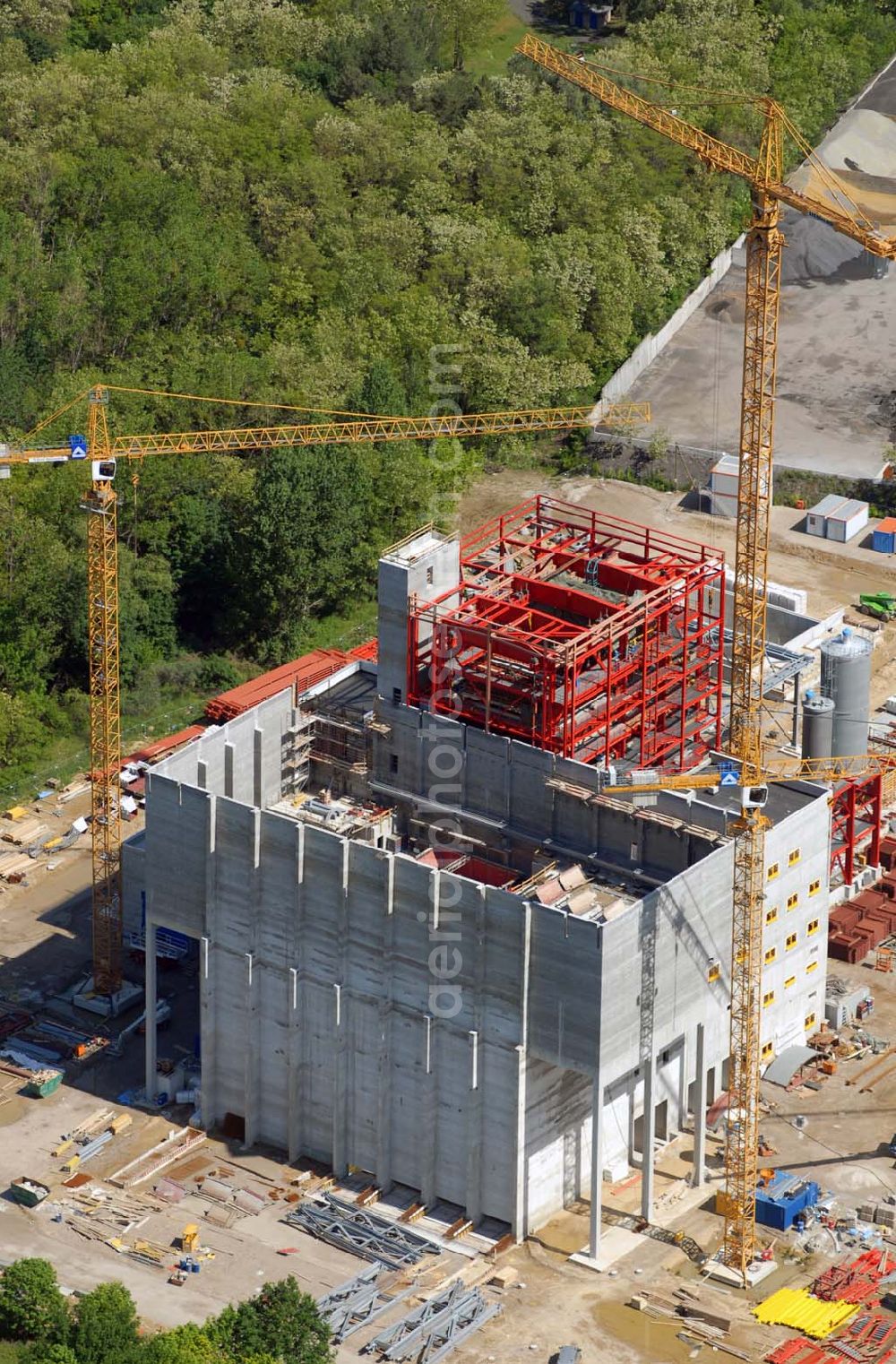 Aerial image Rüdersdorf - Blick auf die Errichtung einer Anlage zur Verwertung oder Beseitigung fester Abfälle durch Verbrennung der Vattenfall Europe Waste-to-Energy GmbH. Aus vorbehandelten Abfällen soll damit für das benachbarte Zementwerk Strom erzeugt werden. Kontakt: Vattenfall Europe AG - Tel.: 030 8182-22 - Fax: 030 5150-4050 - Geschäftsführung Vattenfall Europe Waste-to-Energy: Georg Hellenschmidt und Dr. Frank May