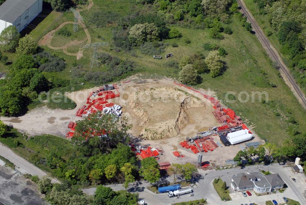 Rüdersdorf from above - Blick auf die Errichtung einer Anlage zur Verwertung oder Beseitigung fester Abfälle durch Verbrennung der Vattenfall Europe Waste-to-Energy GmbH. Aus vorbehandelten Abfällen soll damit für das benachbarte Zementwerk Strom erzeugt werden. Kontakt: Vattenfall Europe AG - Tel.: 030 8182-22 - Fax: 030 5150-4050 - Geschäftsführung Vattenfall Europe Waste-to-Energy: Georg Hellenschmidt und Dr. Frank May