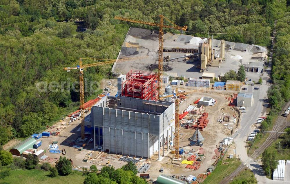 Rüdersdorf from the bird's eye view: Blick auf die Errichtung einer Anlage zur Verwertung oder Beseitigung fester Abfälle durch Verbrennung der Vattenfall Europe Waste-to-Energy GmbH. Aus vorbehandelten Abfällen soll damit für das benachbarte Zementwerk Strom erzeugt werden. Kontakt: Vattenfall Europe AG - Tel.: 030 8182-22 - Fax: 030 5150-4050 - Geschäftsführung Vattenfall Europe Waste-to-Energy: Georg Hellenschmidt und Dr. Frank May