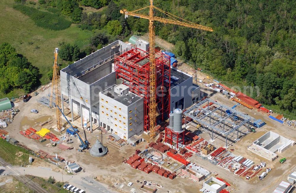 Aerial image Rüdersdorf - Blick auf die Errichtung einer Anlage zur Verwertung oder Beseitigung fester Abfälle durch Verbrennung der Vattenfall Europe Waste-to-Energy GmbH. Aus vorbehandelten Abfällen soll damit für das benachbarte Zementwerk Strom erzeugt werden. Kontakt: Vattenfall Europe AG - Tel.: 030 8182-22 - Fax: 030 5150-4050 - Geschäftsführung Vattenfall Europe Waste-to-Energy: Georg Hellenschmidt und Dr. Frank May