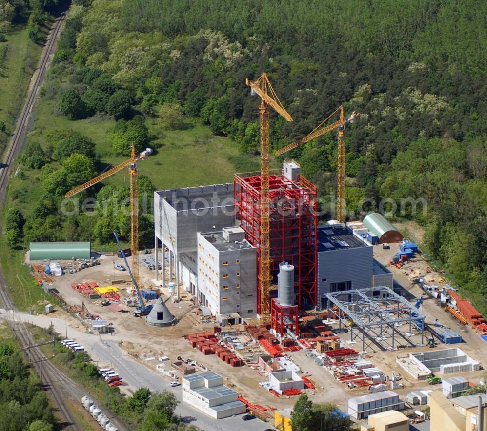 Aerial photograph Rüdersdorf - Blick auf die Errichtung einer Anlage zur Verwertung oder Beseitigung fester Abfälle durch Verbrennung der Vattenfall Europe Waste-to-Energy GmbH. Aus vorbehandelten Abfällen soll damit für das benachbarte Zementwerk Strom erzeugt werden. Kontakt: Vattenfall Europe AG - Tel.: 030 8182-22 - Fax: 030 5150-4050 - Geschäftsführung Vattenfall Europe Waste-to-Energy: Georg Hellenschmidt und Dr. Frank May