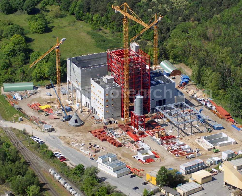 Rüdersdorf from above - Blick auf die Errichtung einer Anlage zur Verwertung oder Beseitigung fester Abfälle durch Verbrennung der Vattenfall Europe Waste-to-Energy GmbH. Aus vorbehandelten Abfällen soll damit für das benachbarte Zementwerk Strom erzeugt werden. Kontakt: Vattenfall Europe AG - Tel.: 030 8182-22 - Fax: 030 5150-4050 - Geschäftsführung Vattenfall Europe Waste-to-Energy: Georg Hellenschmidt und Dr. Frank May