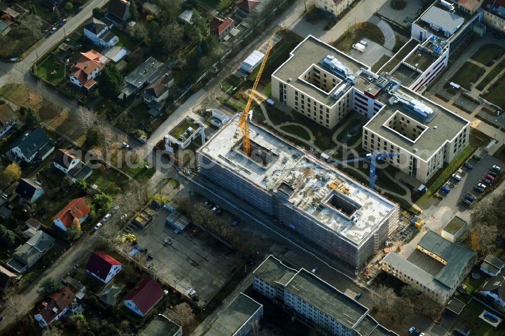 Berlin from the bird's eye view: Construction site of a new build retirement home of Vivantes Forum fuer Senioren GmbH on Muensterberger Weg in the district Kaulsdorf in Berlin, Germany