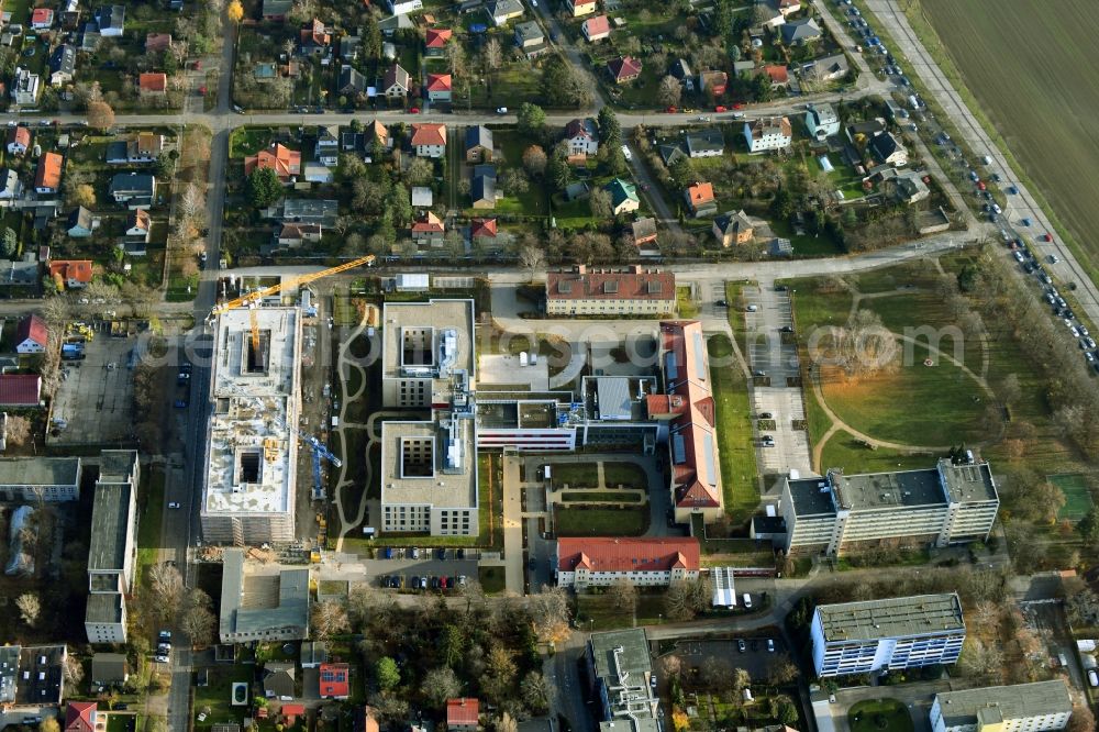 Aerial photograph Berlin - Construction site of a new build retirement home of Vivantes Forum fuer Senioren GmbH on Muensterberger Weg in the district Kaulsdorf in Berlin, Germany