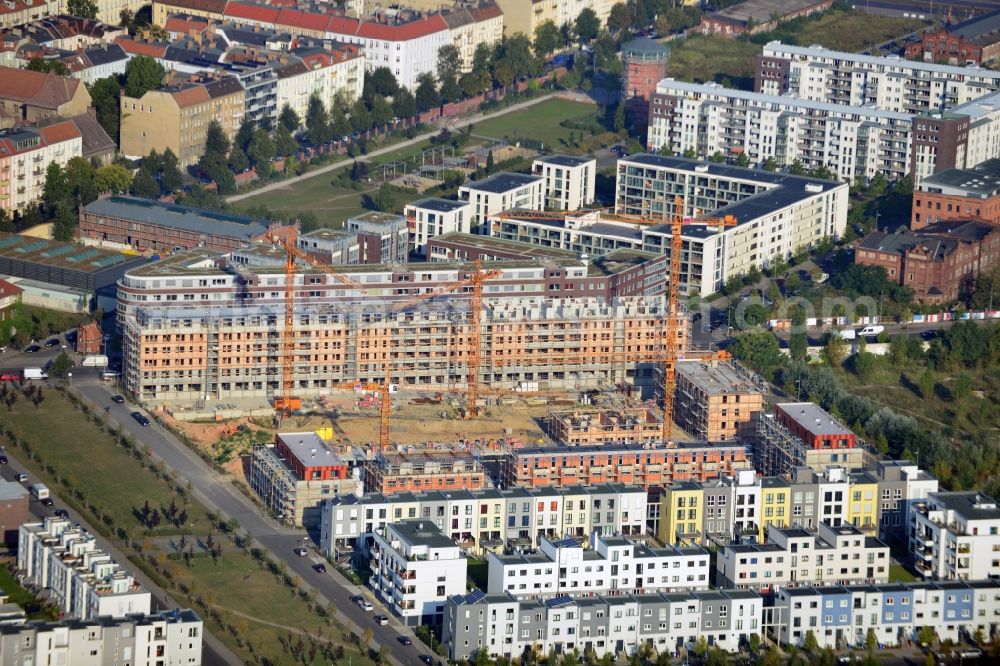 Aerial photograph Berlin - View at the construction site of a new building and urban house settlement on the site of the former old slaughterhouse in the Thaerstraße in the district Friedrichshain in Berlin. The project was developed by the AVILA Management & Consulting AG in the context of creating a new city quarter. Operating construction company is the MBU Märkische Bau-Union GmbH + Co KG