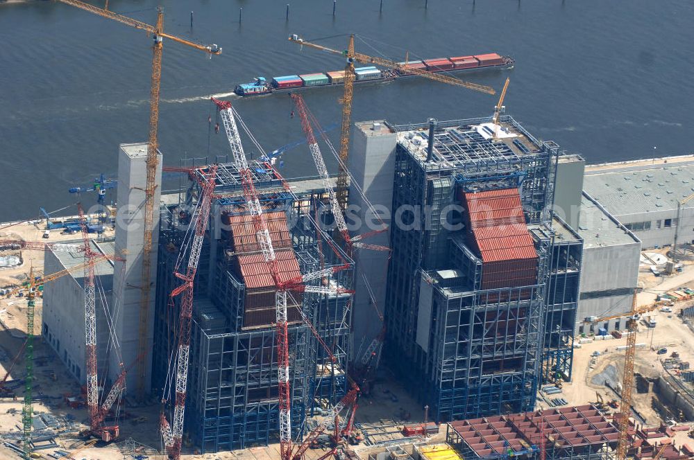 Aerial image Hamburg - Blick auf die Baustelle vom Neubau Steinkohlekraftwerk Moorburg an der Elbedurch die Vattenfall Europe AG und die Baufirma Wayss & Freytag Ingenieurbau AG. View the construction site of new coal power plant on the Elbe Moorburg by Vattenfall Europe AG and the construction company Wayss & Freytag AG Engineering / BAM Deutschland AG.