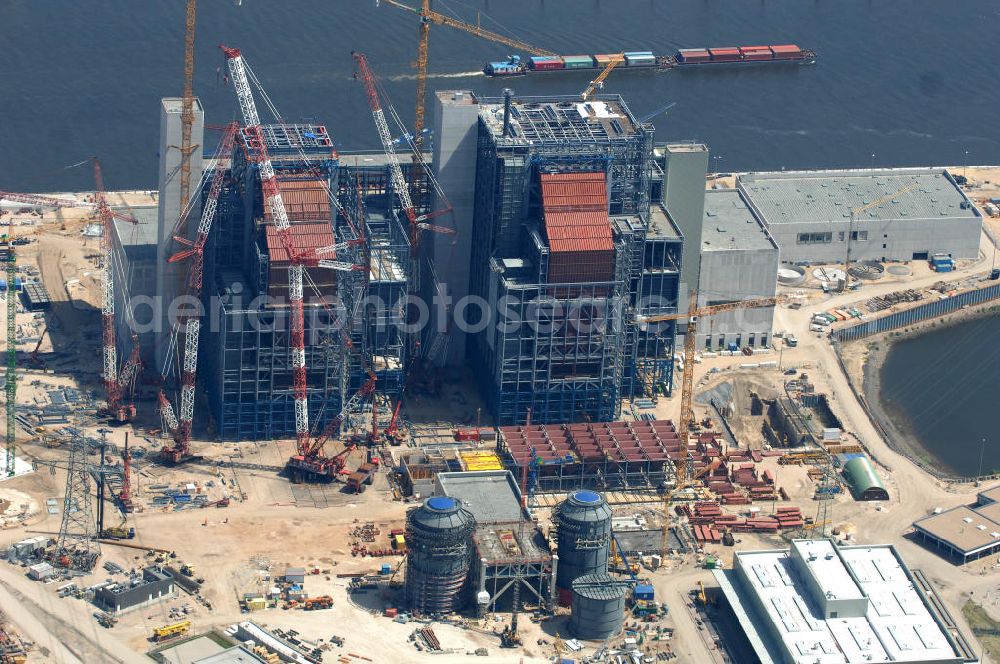 Hamburg from above - Blick auf die Baustelle vom Neubau Steinkohlekraftwerk Moorburg an der Elbedurch die Vattenfall Europe AG und die Baufirma Wayss & Freytag Ingenieurbau AG. View the construction site of new coal power plant on the Elbe Moorburg by Vattenfall Europe AG and the construction company Wayss & Freytag AG Engineering / BAM Deutschland AG.