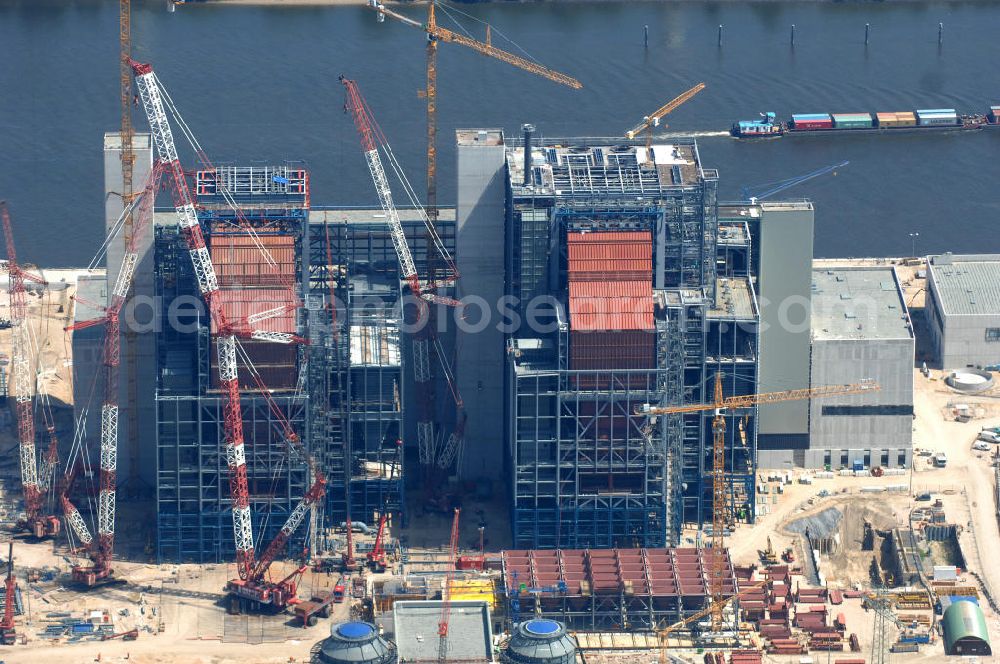 Aerial image Hamburg - Blick auf die Baustelle vom Neubau Steinkohlekraftwerk Moorburg an der Elbedurch die Vattenfall Europe AG und die Baufirma Wayss & Freytag Ingenieurbau AG. View the construction site of new coal power plant on the Elbe Moorburg by Vattenfall Europe AG and the construction company Wayss & Freytag AG Engineering / BAM Deutschland AG.