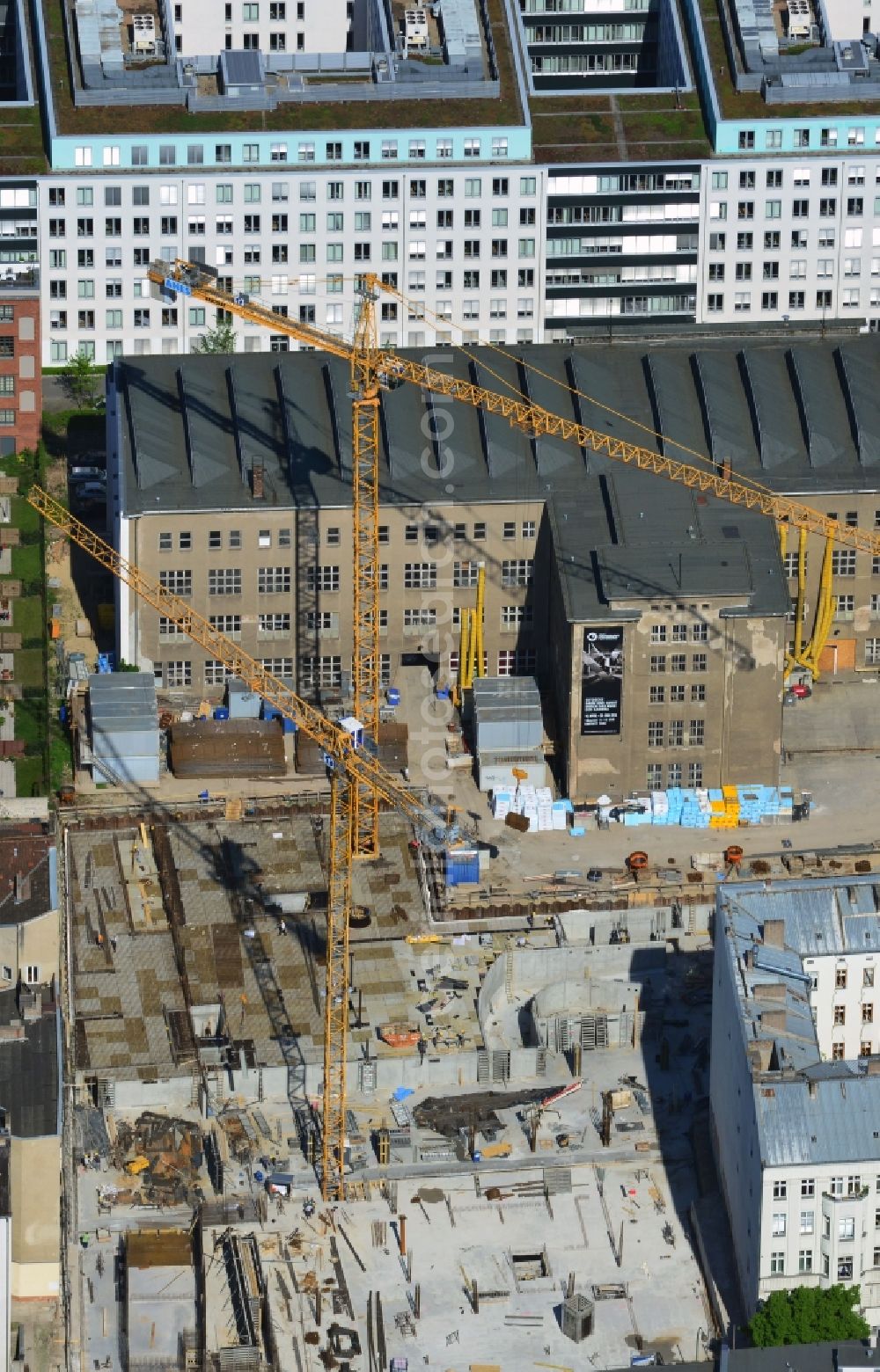 Berlin Mitte from the bird's eye view: Construction site for a new hotel on the Titanic Chausseestraße - Zinnowitzer street in Berlin - Mitte