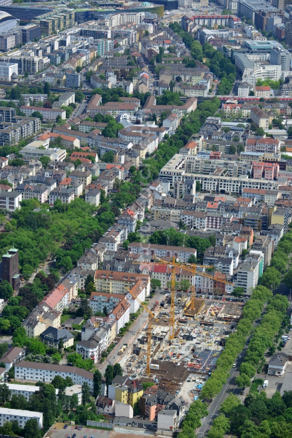 Frankfurt am Main from the bird's eye view: Construction site to build a new multi-family residential complex Alea im Gallus at the road Neuenhainer Strasse in Frankfurt in the state Hesse. A project of the GWH Bauprojekte GmbH