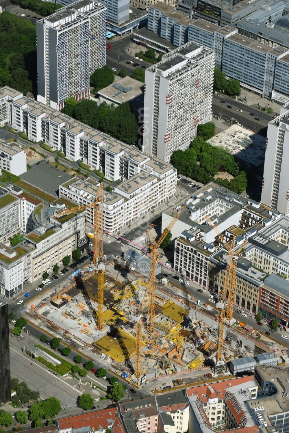 Berlin from the bird's eye view: Construction site with pile foundation work for the foundation plate of the new building Axel Springer Campus - OMA to Krausenstrasse - Schuetzenstrasse in Berlin