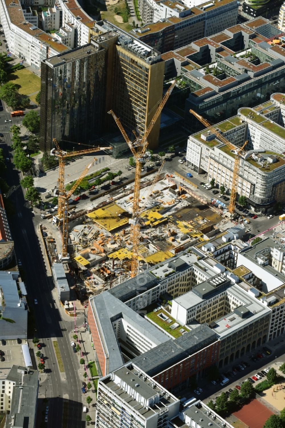 Berlin from the bird's eye view: Construction site with pile foundation work for the foundation plate of the new building Axel Springer Campus - OMA to Krausenstrasse - Schuetzenstrasse in Berlin