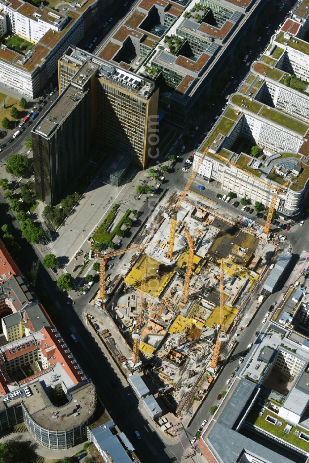 Aerial photograph Berlin - Construction site with pile foundation work for the foundation plate of the new building Axel Springer Campus - OMA to Krausenstrasse - Schuetzenstrasse in Berlin