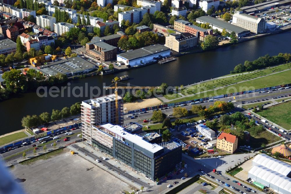 Berlin from the bird's eye view: View at the construction site of the new building of the new german headquarter of Mercedes-Benz Distribution Germany on the site of the project Media Spree in the district Kreuzberg-Friedrichshain in Berlin. Here combines the Mercedes-Benz Distribution Germany the existing Berlin locations in a new property that is planned and built by CA Immo. CA Immo joins the project both as a client as well as an investor. Operating construction enterprise is the company Züblin