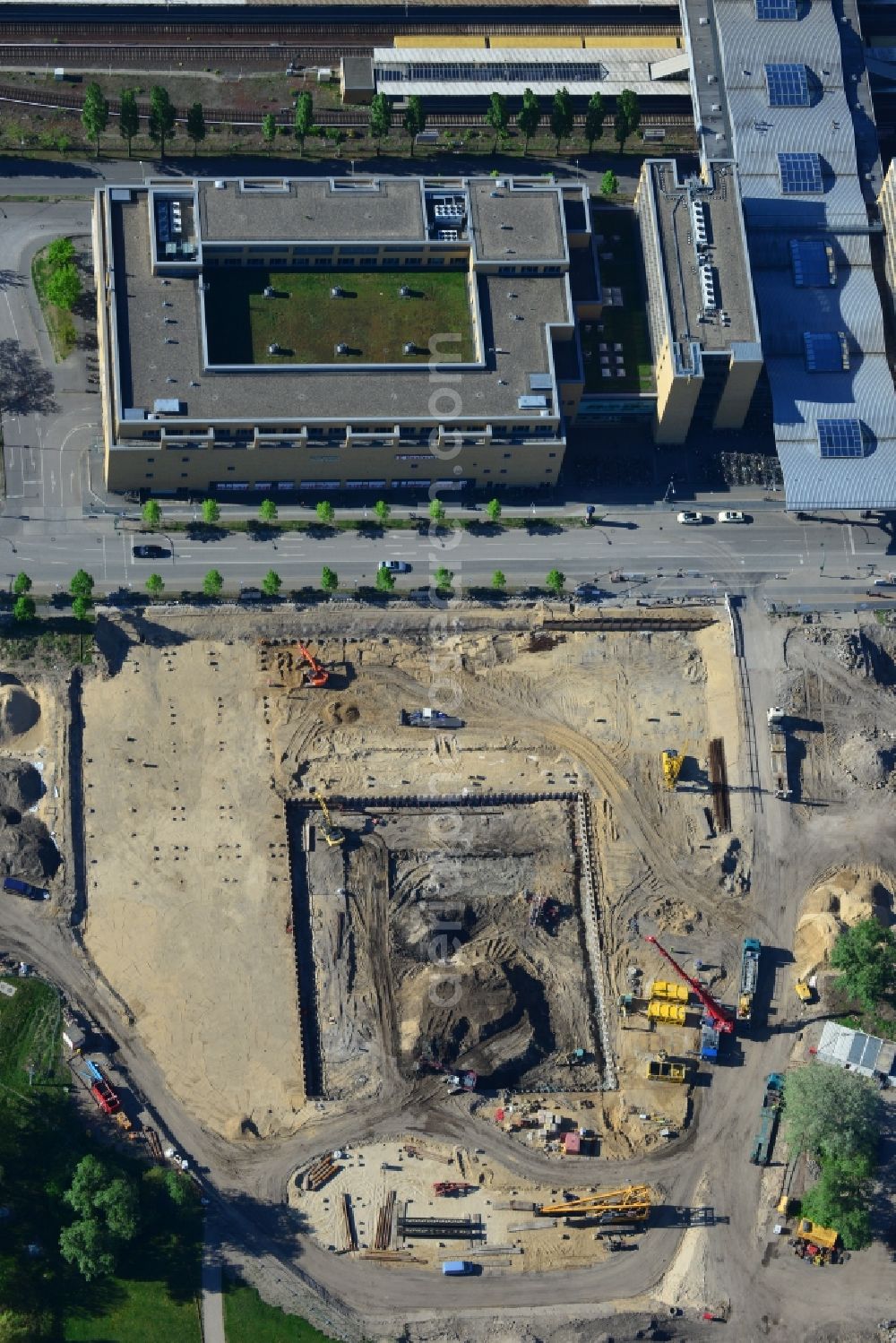 Potsdam from the bird's eye view: Construction site in Potsdam in the state Brandenburg. The site is located opposite Potsdam main station on site of Nuthe Park on Babelsberger Street