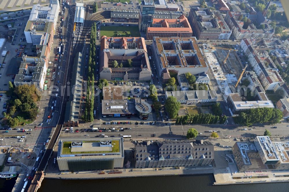 Berlin from the bird's eye view: Look at the construction site of the new building of a residential house with condominiums on the Oberbaum City in the district Friedrichshain in Berlin. It is a project of the AccoNarva Engineering Ltd. The bodyshell has been commissioned by the ANES Construction Work Berlin GmbH