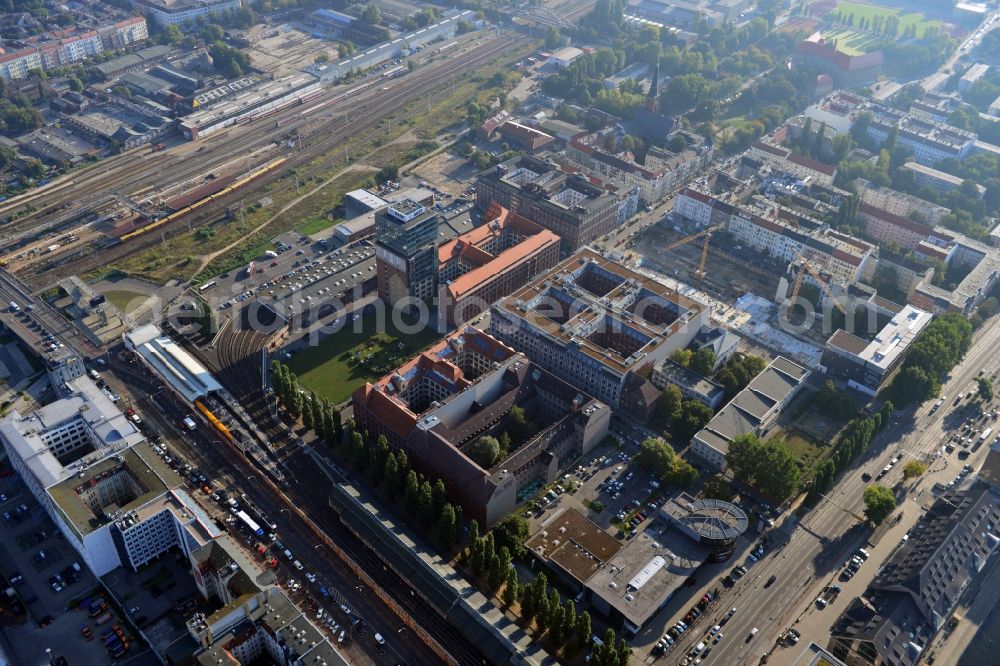 Aerial photograph Berlin - Look at the construction site of the new building of a residential house with condominiums on the Oberbaum City in the district Friedrichshain in Berlin. It is a project of the AccoNarva Engineering Ltd. The bodyshell has been commissioned by the ANES Construction Work Berlin GmbH