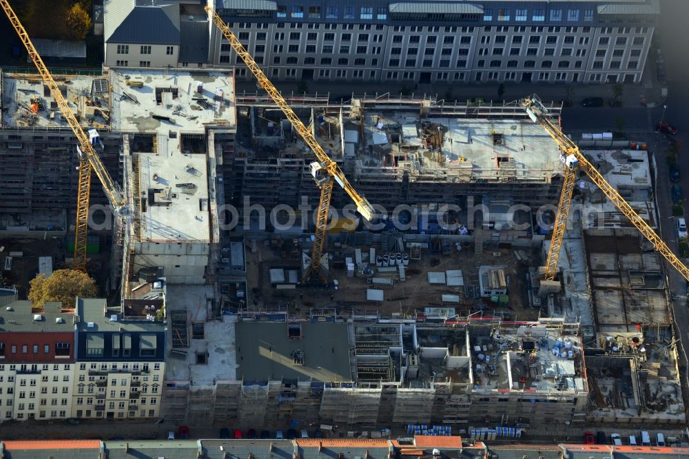 Aerial image Berlin - View the construction site of the new building of a residential house with condominiums on the Oberbaum City in the district Friedrichshain in Berlin. It is a project of the AccoNarva Engineering Ltd. The bodyshell has been commissioned by the ANES Construction Work Berlin GmbH