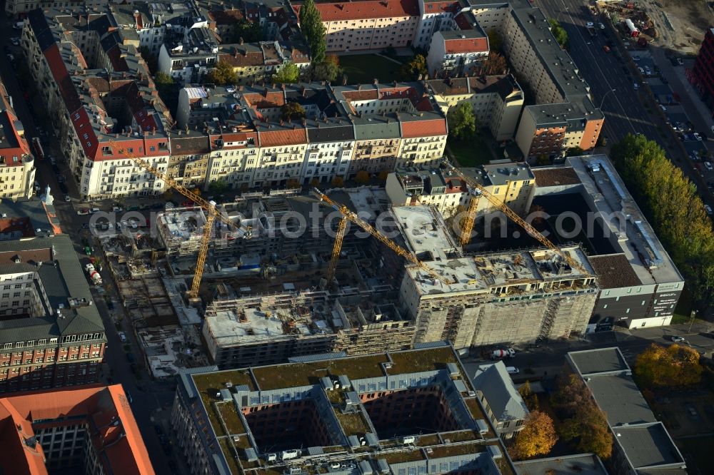 Berlin from the bird's eye view: View the construction site of the new building of a residential house with condominiums on the Oberbaum City in the district Friedrichshain in Berlin. It is a project of the AccoNarva Engineering Ltd. The bodyshell has been commissioned by the ANES Construction Work Berlin GmbH