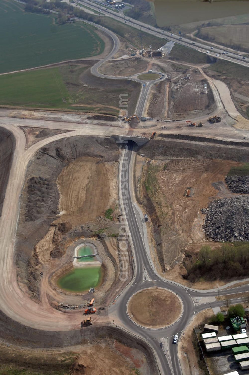 Aerial photograph Eisenach - Blick auf die Baustelle der Ausfahrt / Anschlussstelle Eisenach-West der A4. Der Neubau ist Teil des Projekt Nordverlegung / Umfahrung Hörselberge der Autobahn E40 / A4 in Thüringen bei Eisenach. Durchgeführt werden die im Zuge dieses Projektes notwendigen Arbeiten unter an derem von den Mitarbeitern der Niederlassung Weimar der EUROVIA Verkehrsbau Union sowie der Niederlassungen Abbruch und Erdbau, Betonstraßenbau, Ingenieurbau und TECO Schallschutz der EUROVIA Beton sowie der DEGES.