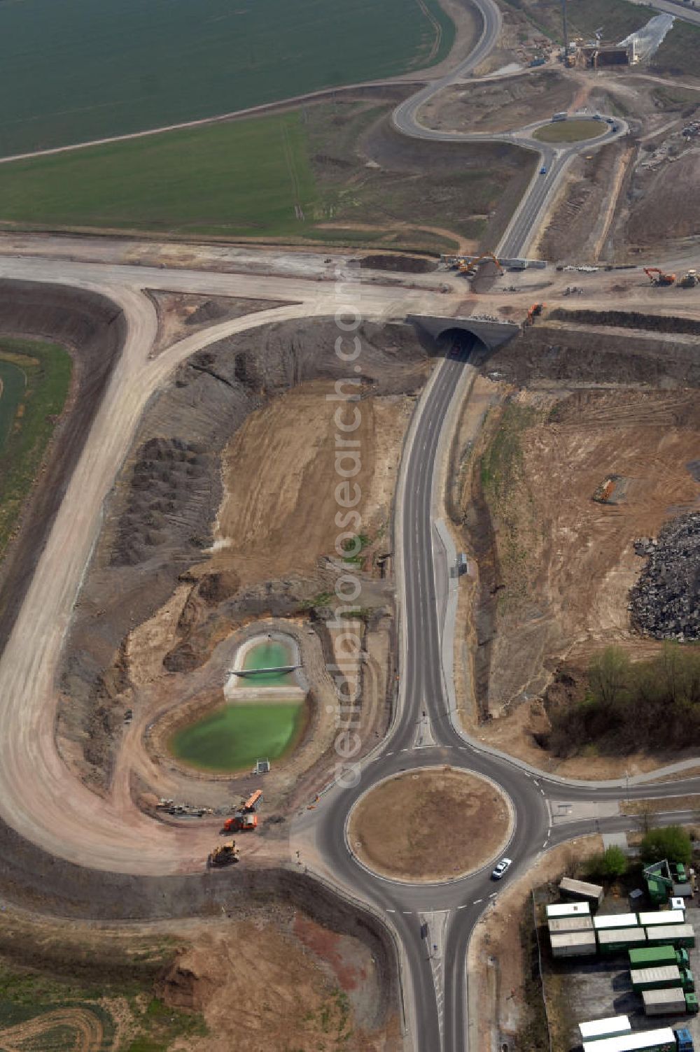 Eisenach from above - Blick auf die Baustelle der Ausfahrt / Anschlussstelle Eisenach-West der A4. Der Neubau ist Teil des Projekt Nordverlegung / Umfahrung Hörselberge der Autobahn E40 / A4 in Thüringen bei Eisenach. Durchgeführt werden die im Zuge dieses Projektes notwendigen Arbeiten unter an derem von den Mitarbeitern der Niederlassung Weimar der EUROVIA Verkehrsbau Union sowie der Niederlassungen Abbruch und Erdbau, Betonstraßenbau, Ingenieurbau und TECO Schallschutz der EUROVIA Beton sowie der DEGES.