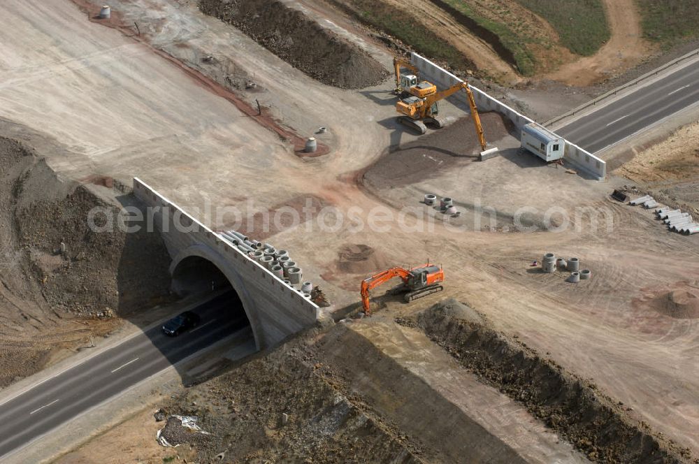 Eisenach from above - Blick auf die Unterführung im Zentrum der Baustelle Ausfahrt / Anschlussstelle Eisenach-West der A4. Der Neubau ist Teil des Projekt Nordverlegung / Umfahrung Hörselberge der Autobahn E40 / A4 in Thüringen bei Eisenach. Durchgeführt werden die im Zuge dieses Projektes notwendigen Arbeiten unter an derem von den Mitarbeitern der Niederlassung Weimar der EUROVIA Verkehrsbau Union sowie der Niederlassungen Abbruch und Erdbau, Betonstraßenbau, Ingenieurbau und TECO Schallschutz der EUROVIA Beton sowie der DEGES.