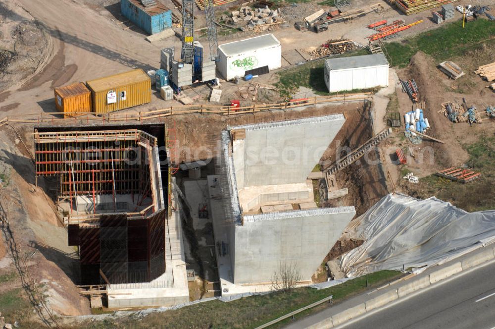 Aerial photograph Eisenach - Blick auf die Baustelle der Ausfahrt / Anschlussstelle Eisenach-West der A4. Hier eine Überführung zur B7 im Südteil. Der Neubau ist Teil des Projekt Nordverlegung / Umfahrung Hörselberge der Autobahn E40 / A4 in Thüringen bei Eisenach. Durchgeführt werden die im Zuge dieses Projektes notwendigen Arbeiten unter an derem von den Mitarbeitern der Niederlassung Weimar der EUROVIA Verkehrsbau Union sowie der Niederlassungen Abbruch und Erdbau, Betonstraßenbau, Ingenieurbau und TECO Schallschutz der EUROVIA Beton sowie der DEGES.