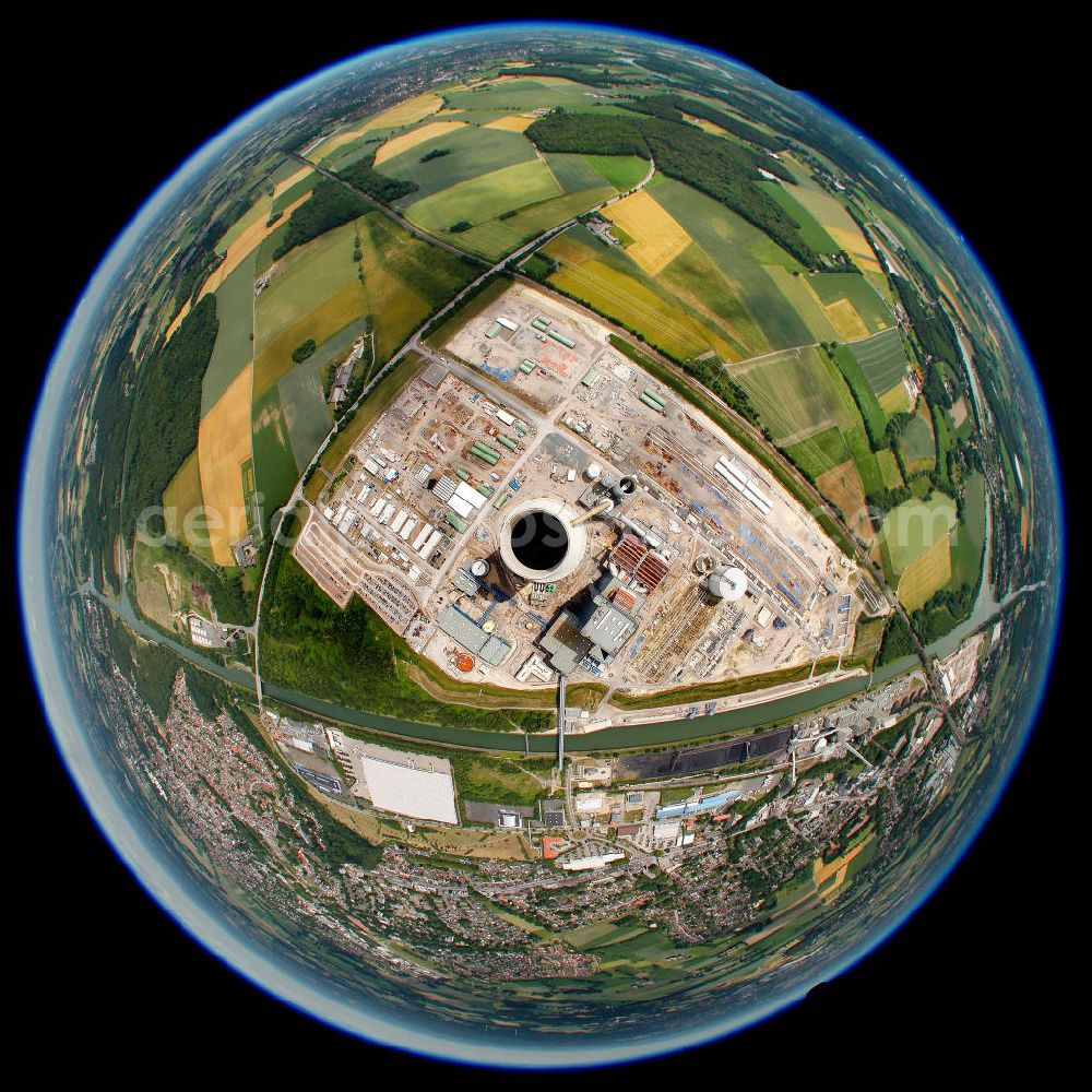 Datteln from the bird's eye view: Fish Eye Blick auf die Baustelle des neuen Steinkohlekraftwerk Datteln / Castrop-Rauxel im Ruhrgebiet am Dortmund-Ems-Kanal. Der Kraftwerksneubau ist auch bekannt als EON Datteln 4. Datteln 4 geht 2012 als Monoblockanlage mit einer Bruttoleistung von 1.100 MW in Betrieb und ersetzt die Blöcke 1 bis 3 in Datteln und Shamrock in Herne, die ihr technisch-wirtschaftliches Laufzeitende erreichen werden. Snowy winter construction site of new coal-fired power plant dates on the Dortmund-Ems Canal.