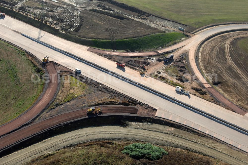 Großenlupnitz from the bird's eye view: Blick auf die Baustelle der neuen Ausfahrt / Anschlussstelle Eisenach-Ost. Die Brücke ist Teil des Projekt Nordverlegung / Umfahrung Hörselberge der Autobahn E40 / A4 in Thüringen bei Eisenach. Durchgeführt werden die im Zuge dieses Projektes notwendigen Arbeiten unter an derem von den Mitarbeitern der Niederlassung Weimar der EUROVIA Verkehrsbau Union sowie der Niederlassungen Abbruch und Erdbau, Betonstraßenbau, Ingenieurbau und TECO Schallschutz der EUROVIA Beton sowie der DEGES.