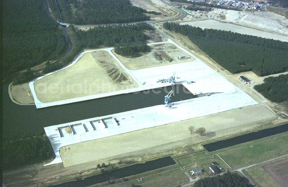 Schwedt / Oder from above - Baustelle des neuen Binnenhafens in Schwedt / Oder. 11.03.02