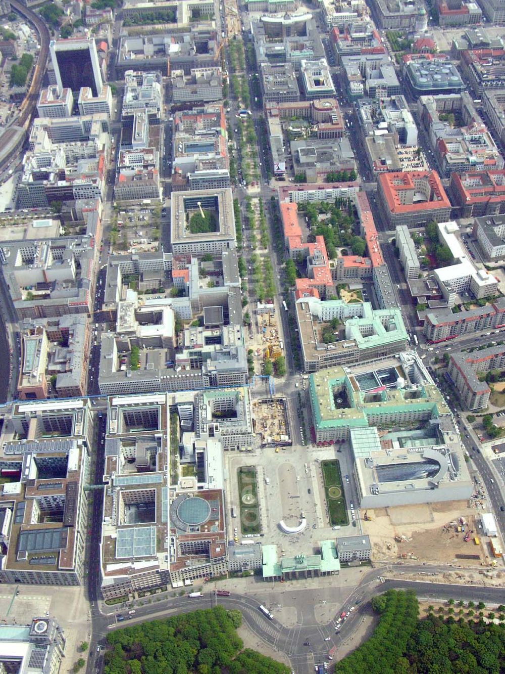 Berlin from above - Baustelle der neuen US-Botschaft am Brandenburger Tor in Berlin