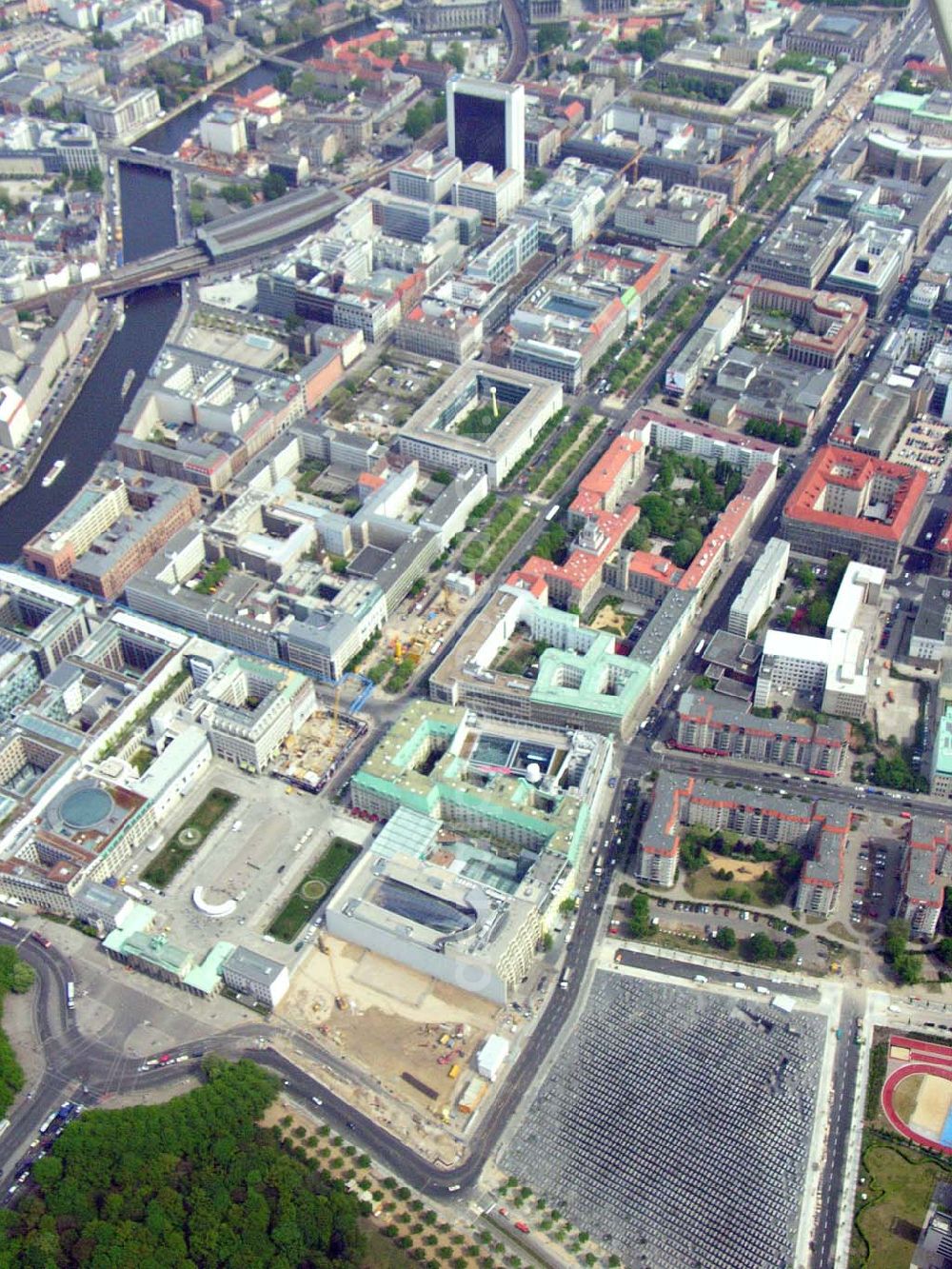 Aerial image Berlin - Baustelle der neuen US-Botschaft am Brandenburger Tor in Berlin