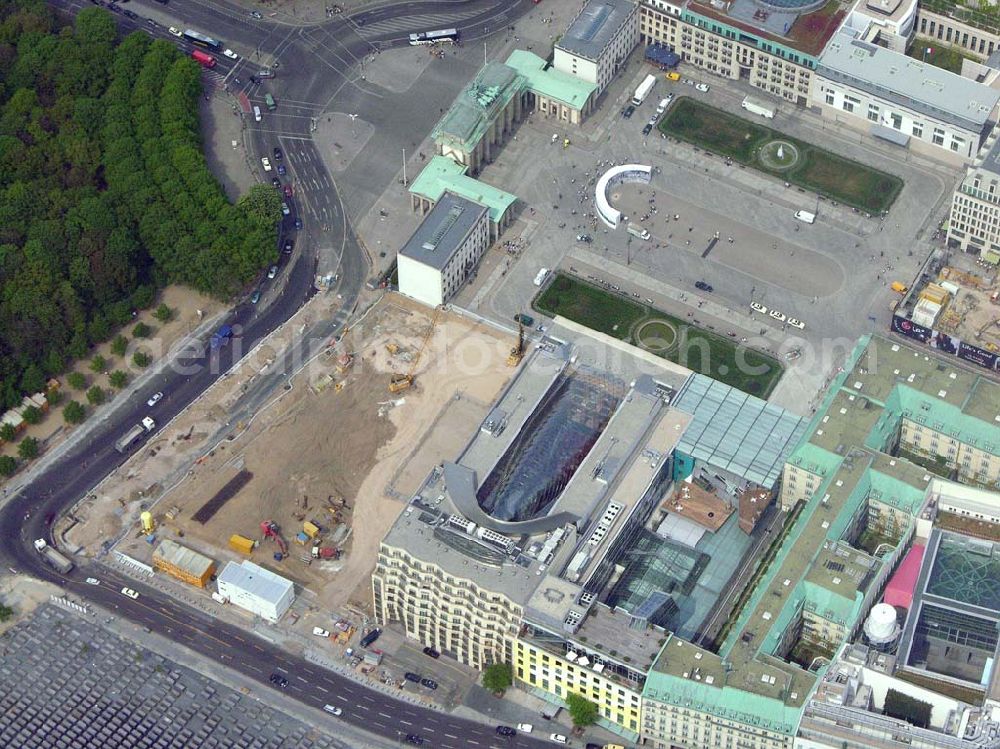 Berlin from the bird's eye view: Baustelle der neuen US-Botschaft am Brandenburger Tor in Berlin