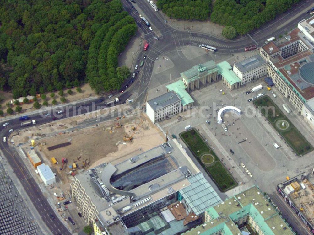 Aerial image Berlin - Baustelle der neuen US-Botschaft am Brandenburger Tor in Berlin