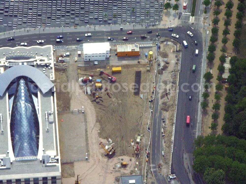 Berlin from above - Baustelle der neuen US-Botschaft am Brandenburger Tor in Berlin