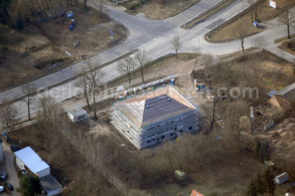 Aerial image Hoppegarten - Blick auf das noch im Bau befindliche Restaurant ChinaPalast an der Frankfurter Chaussee (B1) in Hoppegarten. Ausführende Baufirma ist die MIB. Kontakt: