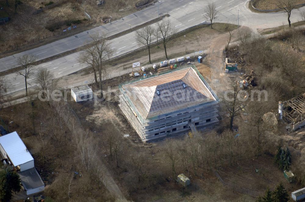 Aerial photograph Hoppegarten - Blick auf das noch im Bau befindliche Restaurant ChinaPalast an der Frankfurter Chaussee (B1) in Hoppegarten. Ausführende Baufirma ist die MIB. Kontakt: