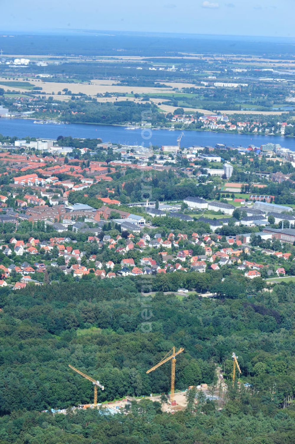 Aerial image Rostock - Blick auf die Baustelle des neuen Darwineum , einem Menschenaffenhaus im Erweiterungsgelände des Rostocker Zoo. Die künftige Bildungs- und Erlebniswelt DARWINEUM mit Menschenaffengehege wird eine Ausstellung zur Evolution des Menschen mit Aquarium, Tropenhalle und einem großen Süßwasserbecken beinhalten. Das Bauprojekt im Barnstorfer Wald soll den Besucherstrom des Zoos erheblich vergrößern. Federführende Unternehmen beim Bau sind die INROS LACKNER AG, Rasbach Architekten und dem Ingenieurbüro Jochen Döhler. Site of the new Darwineum, a primate house in the Rostock Zoo.