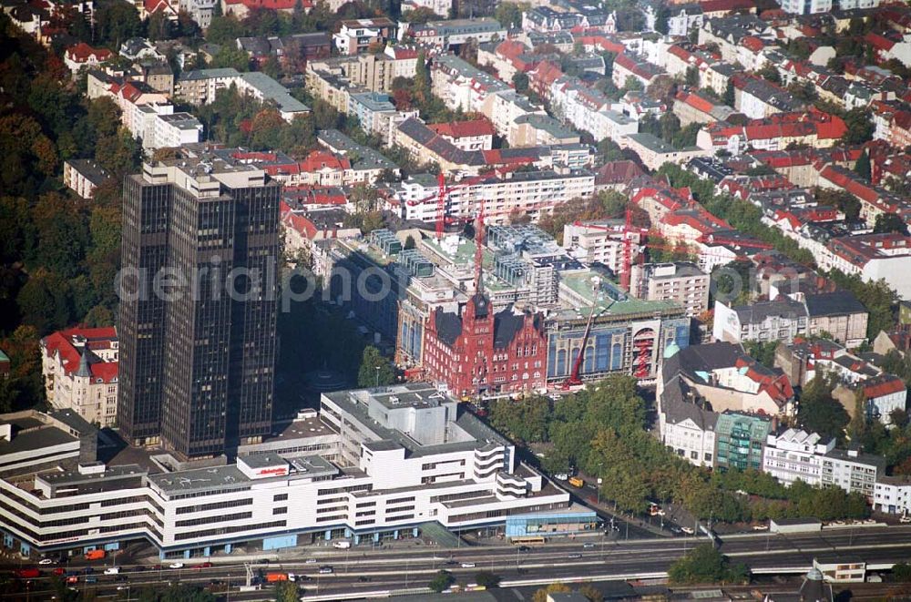 Berlin-Steglitz from above - 11.10.2005 Berlin Blick auf die Baustelle des neuen Einkaufscenters Schloßgalerie der HFS Immobilienfonds an der Schloß-, Ecke Grunewaldstraße am Rathaus Steglitz.