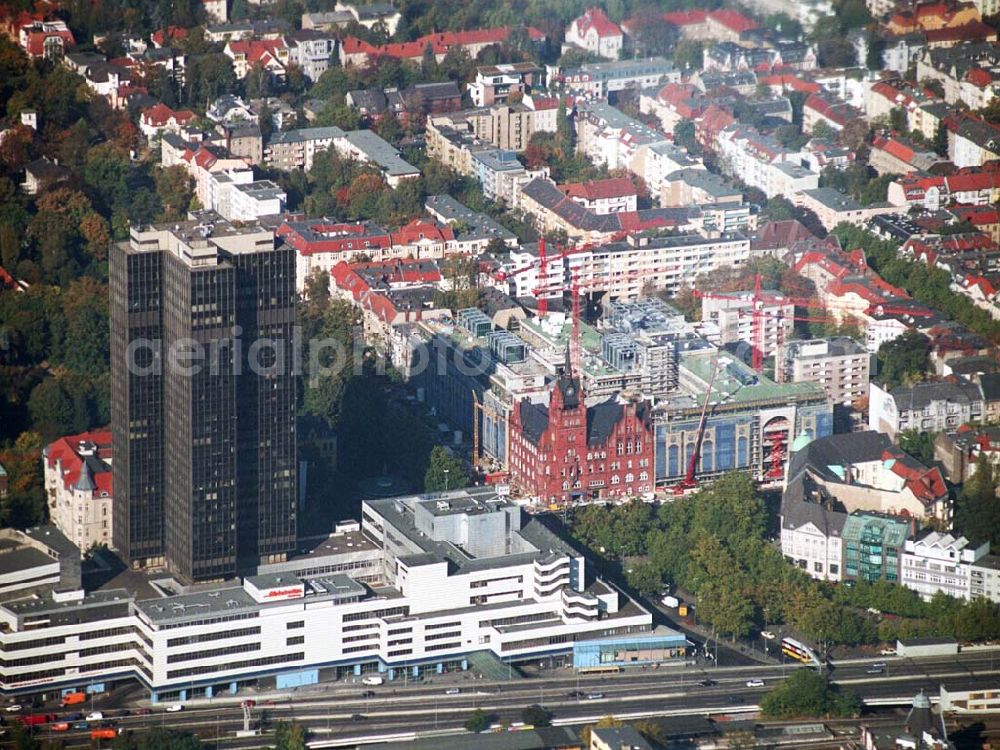 Berlin-Steglitz from the bird's eye view: 11.10.2005 Berlin Blick auf die Baustelle des neuen Einkaufscenters Schloßgalerie der HFS Immobilienfonds an der Schloß-, Ecke Grunewaldstraße am Rathaus Steglitz.