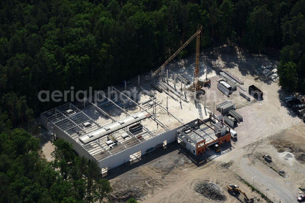 Hohen Neuendorf from the bird's eye view: Construction site of a new shopping center and store of the Supermarket REWE in Hohen Neuendorf in the state of Brandenburg. A new shopping facility with stores is being built as part of the regeneration of the shopping center HDZ on Schoenfliesser Strasse. The project is carried out by GVG Projektentwicklungsgesellschaft mbH