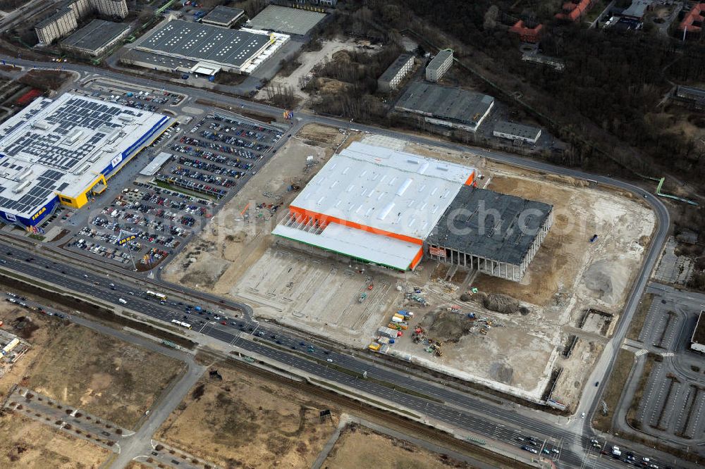 Aerial image Berlin-Lichtenberg - Die Baustelle des neuen Globus-Baumarkts an der Landsberger Allee in Berlin-Lichtenberg. Der Bau ist ein Projekt der Dr. Helmut Greve Bau- und Boden-AG, des Ingenieurbüros Wuttke und der RS-Plan AG. The construction site of the new DIY market / do-it-yourself store Globus at the Landsberger Allee in Berlin-Lichtenberg.