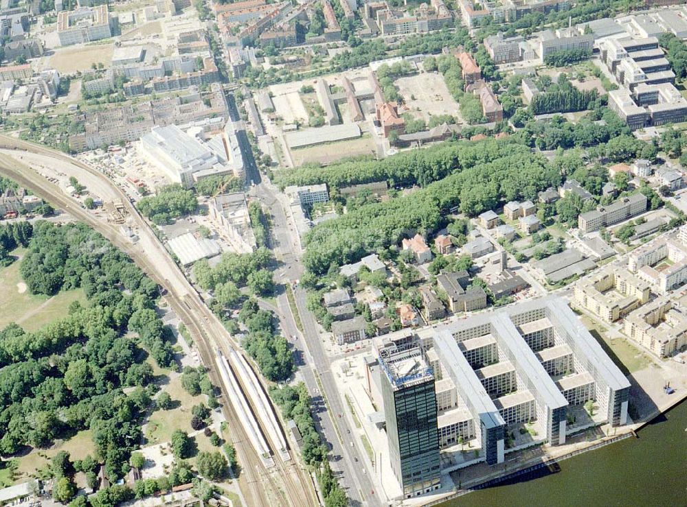 Berlin - Treptow from above - Baustelle des neuen Großkinos am S-Bhf. Treptower Park in Berlin-Treptow.