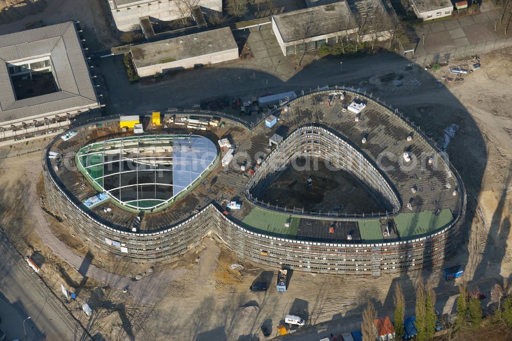 Bochum from the bird's eye view: Look at the construction site of the New Secondary Schhol in Bochum. Around the building it is planned that the first sentence of the Human Rights Act