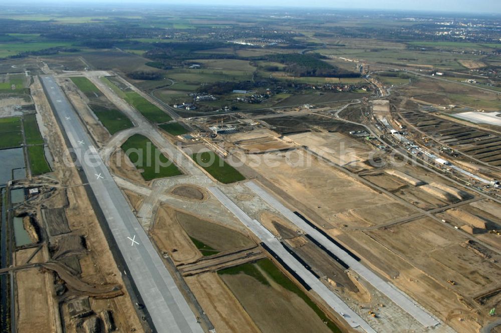 Schönefeld from above - Blick auf die Baustelle der neuen SLB Start- und Landebahn, sowie der angrenzenden Rollwege am Flughafen Berlin-Schönefeld BBI (SXF). Ausführende Firmen: Hochtief AG; EUROVIA Beton; PORR; BERGER Bau; Kark Weiss; Matthai; Schäler Bau Berlin GmbH; STRABAG; MAX BÖGL