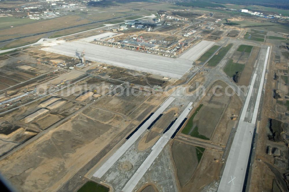 Schönefeld from above - Blick auf die Baustelle der neuen SLB Start- und Landebahn, sowie der angrenzenden Rollwege am Flughafen Berlin-Schönefeld BBI (SXF). Ausführende Firmen: Hochtief AG; EUROVIA Beton; PORR; BERGER Bau; Kark Weiss; Matthai; Schäler Bau Berlin GmbH; STRABAG; MAX BÖGL