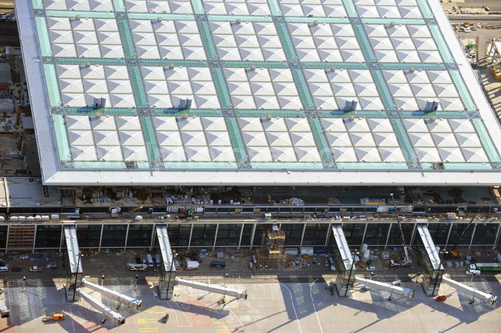 Berlin Schönefeld from above - Baustelle des neuen Terminals am Flughafen Schönefeld (BBI). Der neue Terminal wird südlich des jetzigen Flughafens Berlin- Schönefeld errichtet. Ausführende Firmen: Hochtief AG; EUROVIA Beton; PORR; BERGER Bau; Karl Weiss; Matthai; Schäler Bau Berlin GmbH; STRABAG; Construction area of the new terminal at Schönefeld Airport (BBI). The new terminal is in the south of the airport Berlin -Schoenefeld quality built. Exporting companies: Hochtief AG; EUROVIA Beton; PORR; BERGER Bau; Karl Weiss; Matthai; Schäler Bau Berlin GmbH; STRABAG;